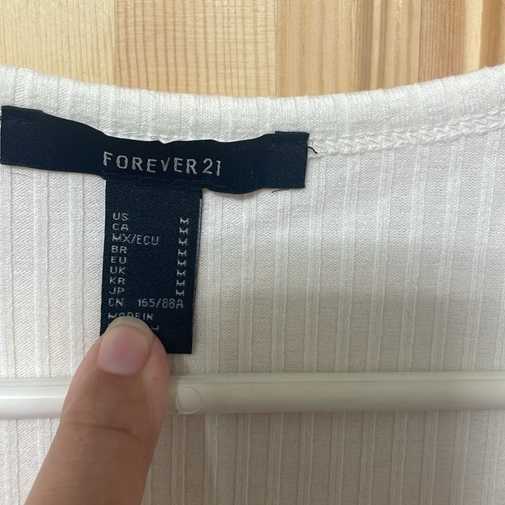 10. Forever 21 - Picture 5 of 8